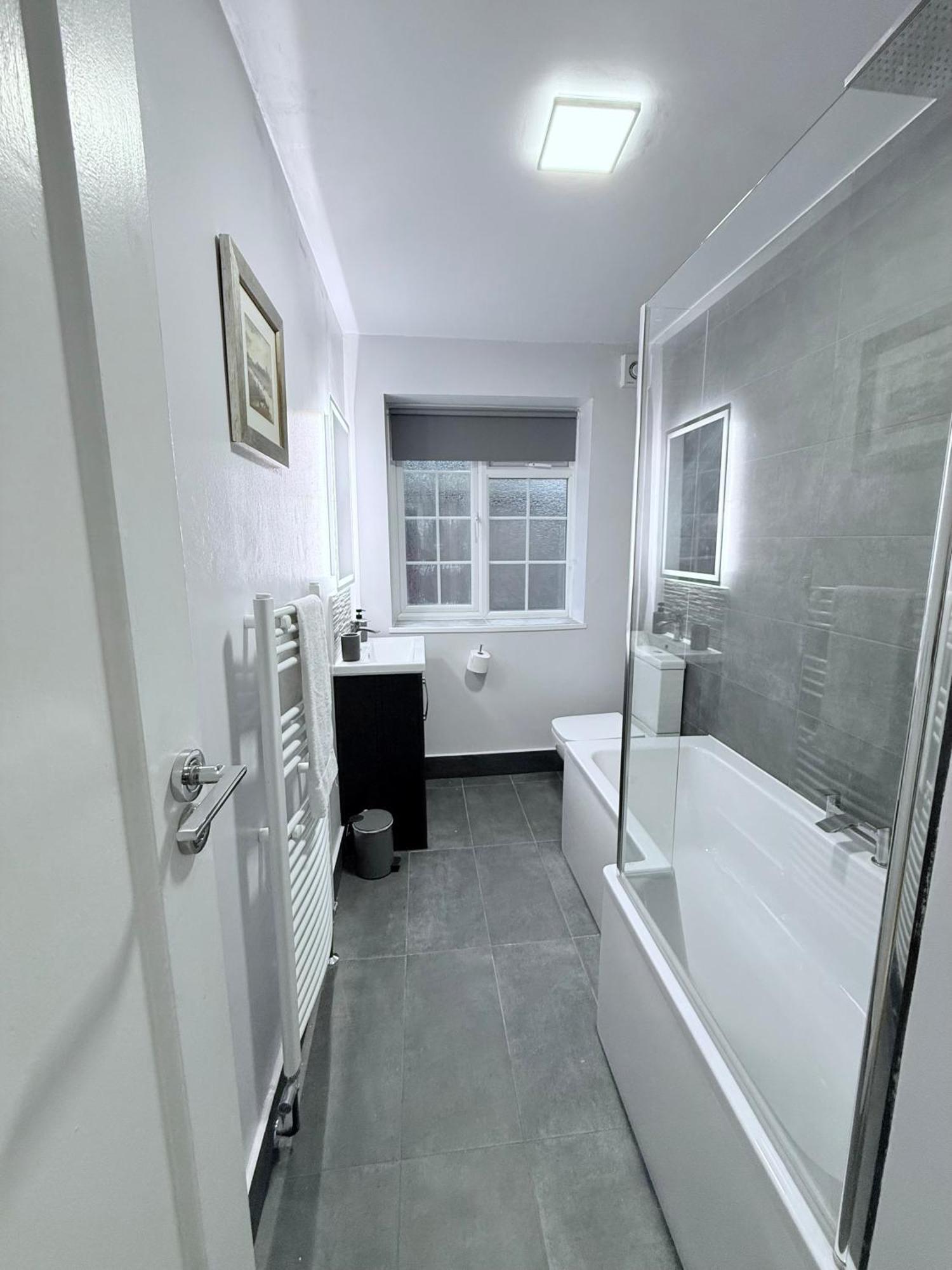 Staylondon - Sleeps 6 With Free Parking - Tourist, Concerts & Matches ภายนอก รูปภาพ